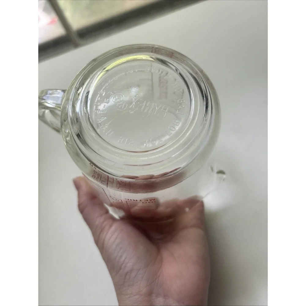 PYREX 516 Glass‎ Measuring Cup Red Lettering Closed D Handle 2 Cup Vintage